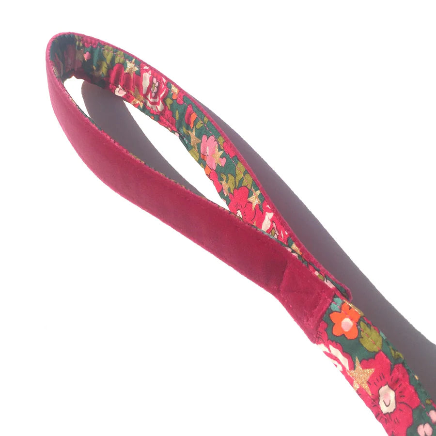 BlossomCo Dog Lead Betsy Star - Liberty Print Christmas Dog Lead